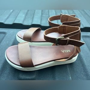 MIA sandles